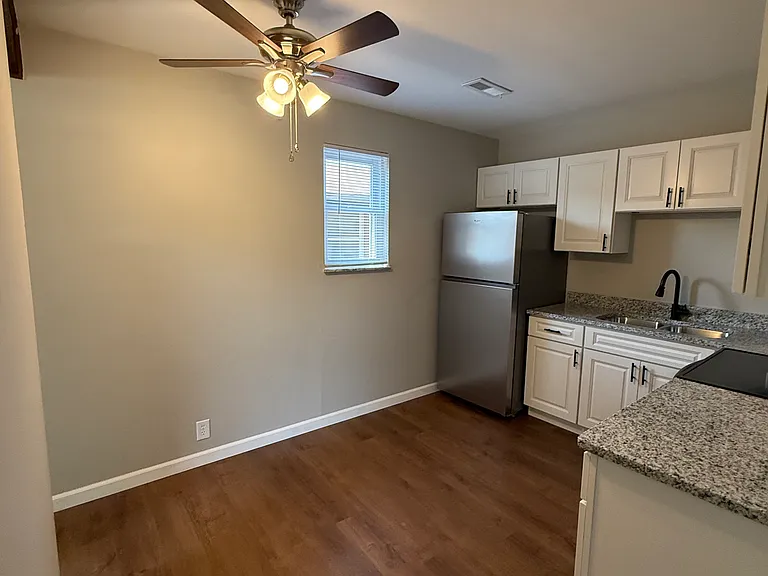 922 W Church St #8 — Photo 5