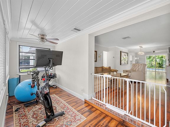 4th image of 4581 NE 3rd Terrace