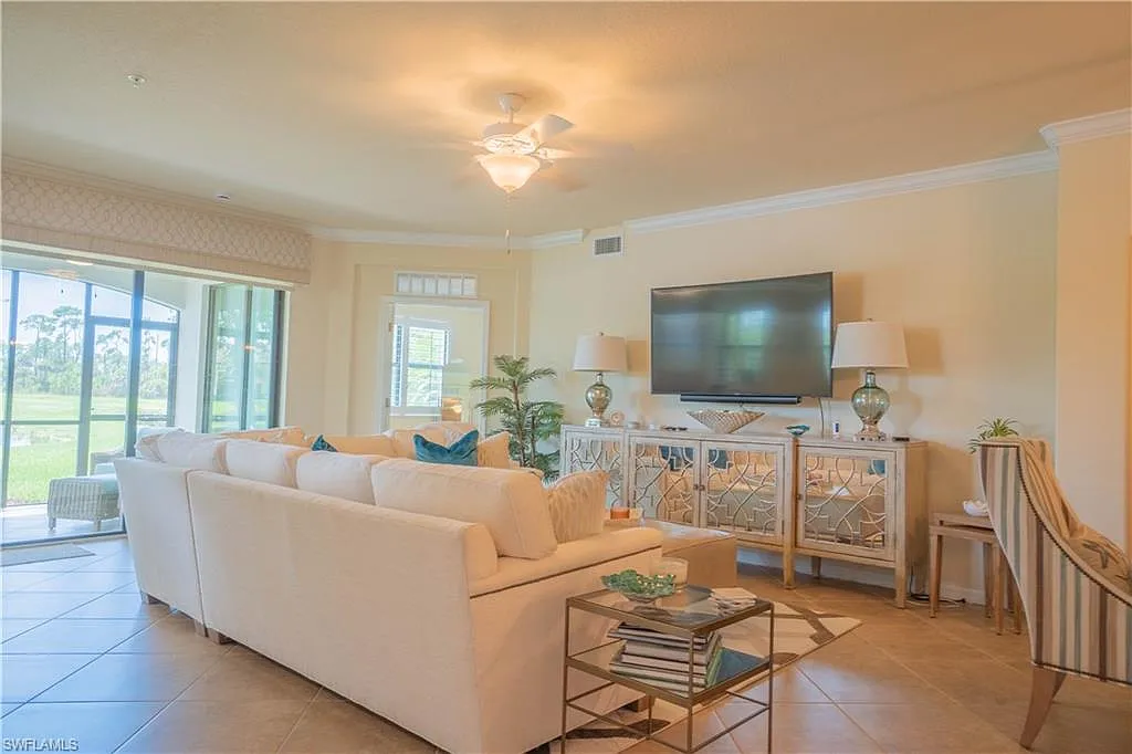 3 bed, 2.0 bath, 1883 sqft, $9,000 — Photo 4