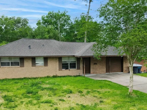 2814 Woodlawn St, Dickinson, TX 77539