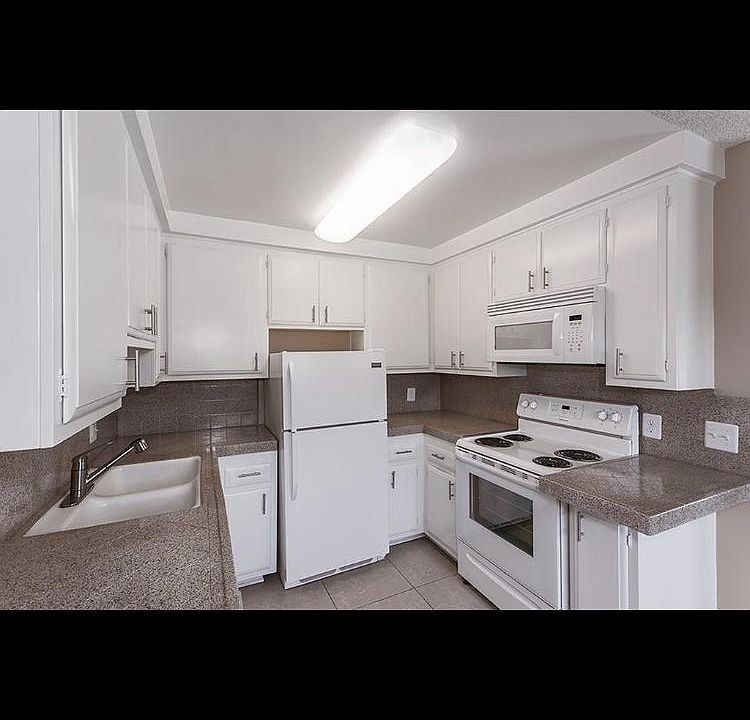 1st image of 320 S 1st Ave