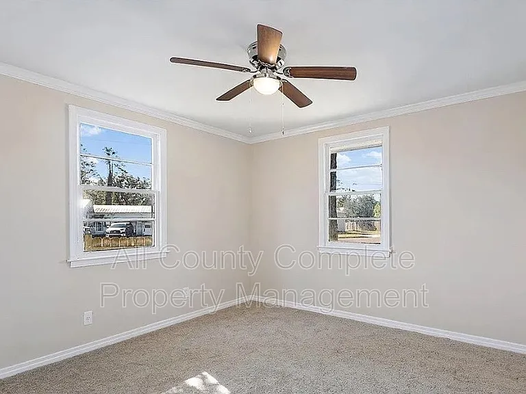 5463 Marcia Cir — Photo 10