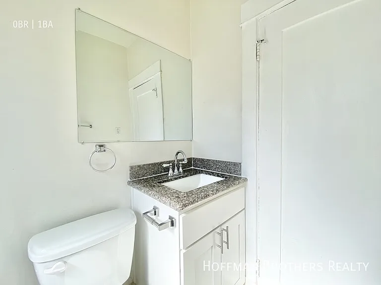 563 N Heliotrope Dr #100 — Photo 7
