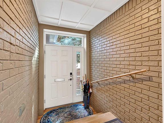 3rd image of 80 SE Oakmount Way SW