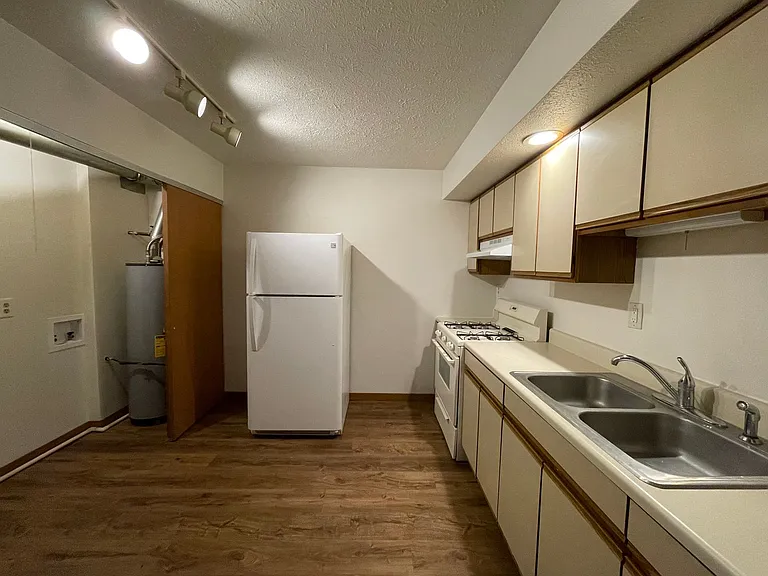 435 S Silverwood Ln #2 — Photo 4