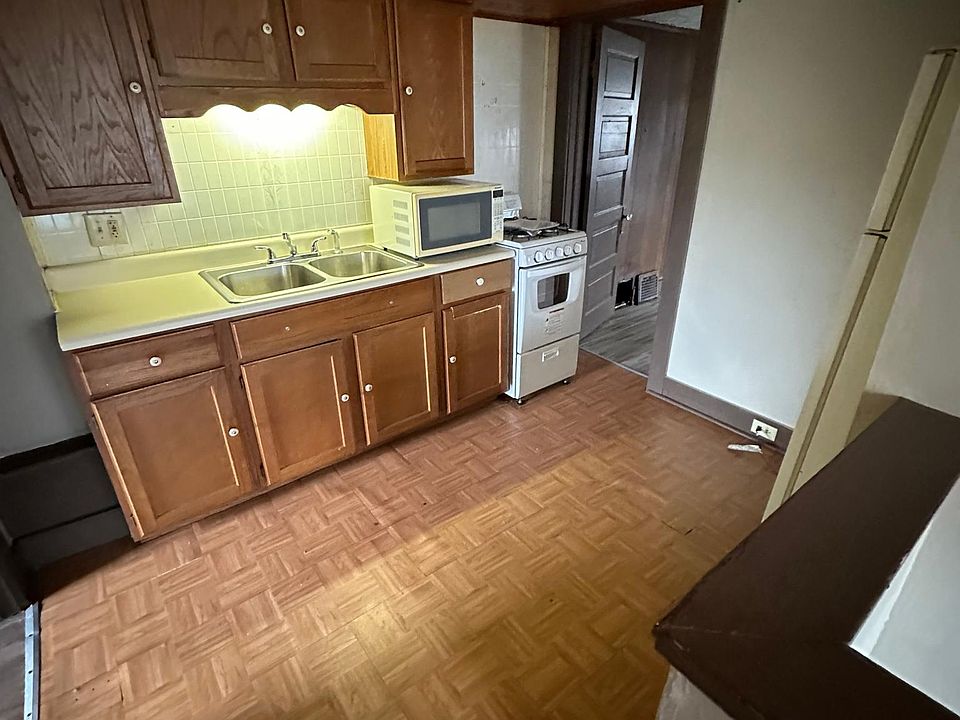 2nd image of 27 McNaughton St #4