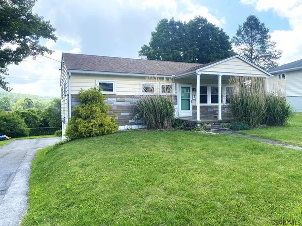 104 Vivian Dr, Johnstown, PA 15904