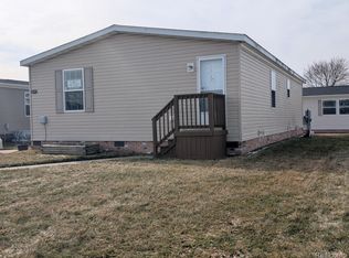 11724 Cedarbrook Dr, South Lyon, MI 48178