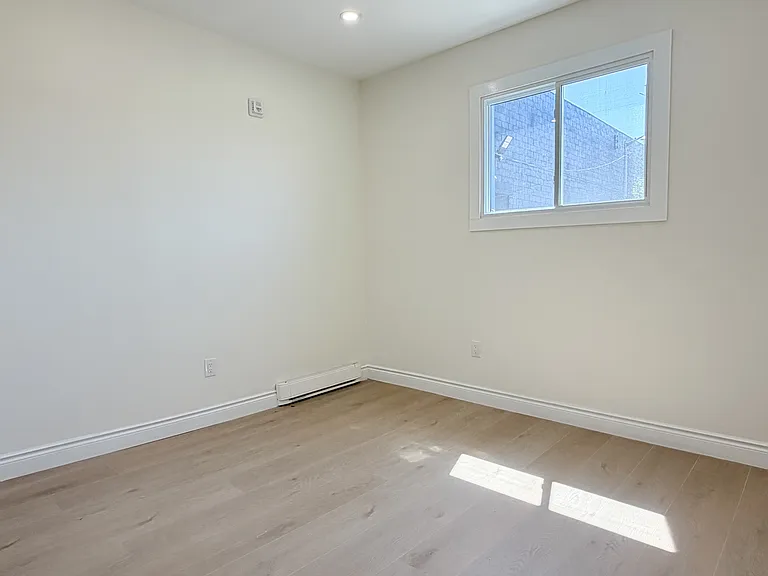 691 Ouellette Ave #4 — Photo 10