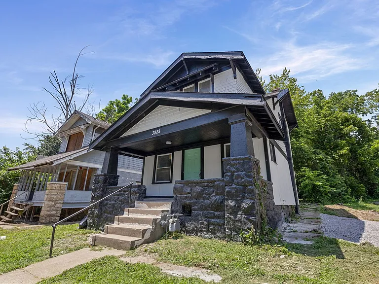 3828 Chestnut Ave — Photo 2