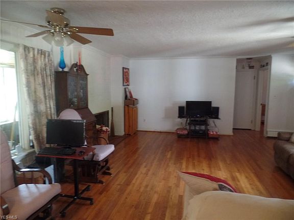 4th image of 6257 Lake Ave
