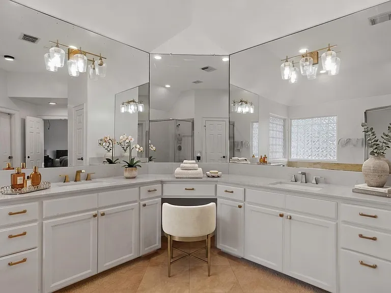 1007 Crocker St — Photo 12