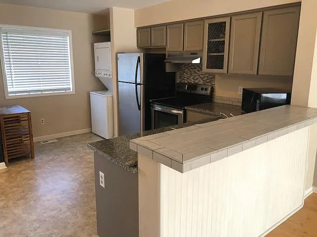 2 bed, 2.5 bath, 1200 sqft, $2,000 — Photo 3