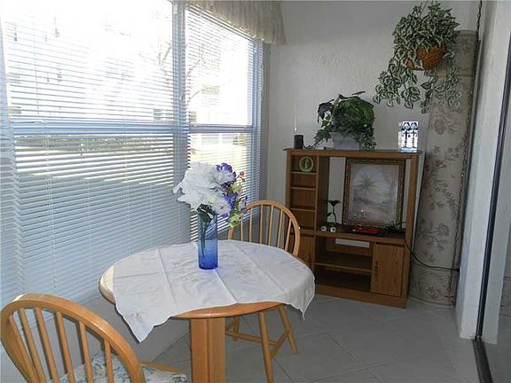 4th image of 2801 Somerset Dr APT 104