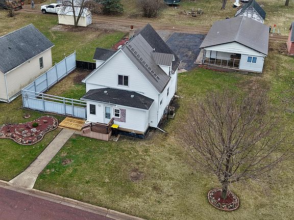 2nd image of 736 Cedar Ave