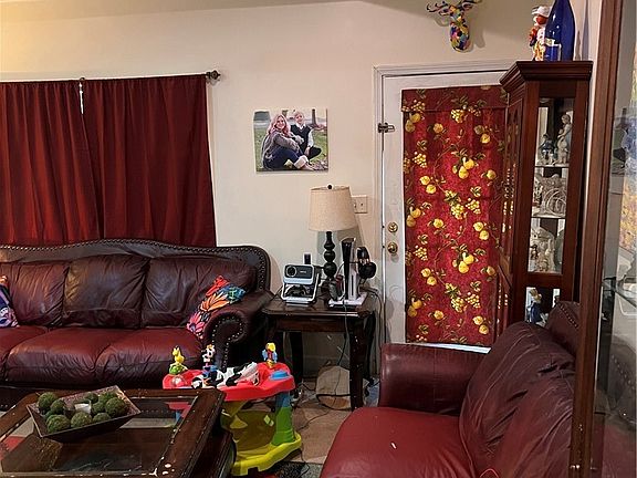 2nd image of 220 Azalea Ln