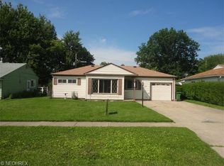 9900 Manorford Dr, Parma Heights, OH 44130