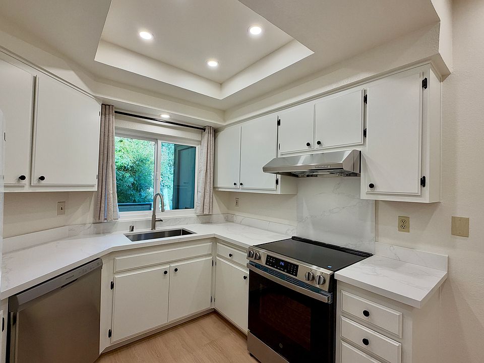1st image of 3018 Flint St #64