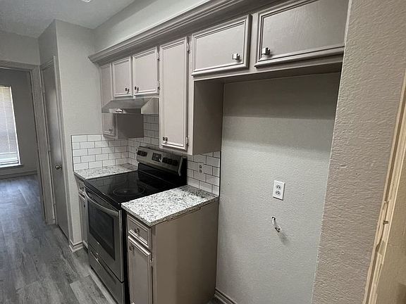 5th image of 708 Royal Crest Dr