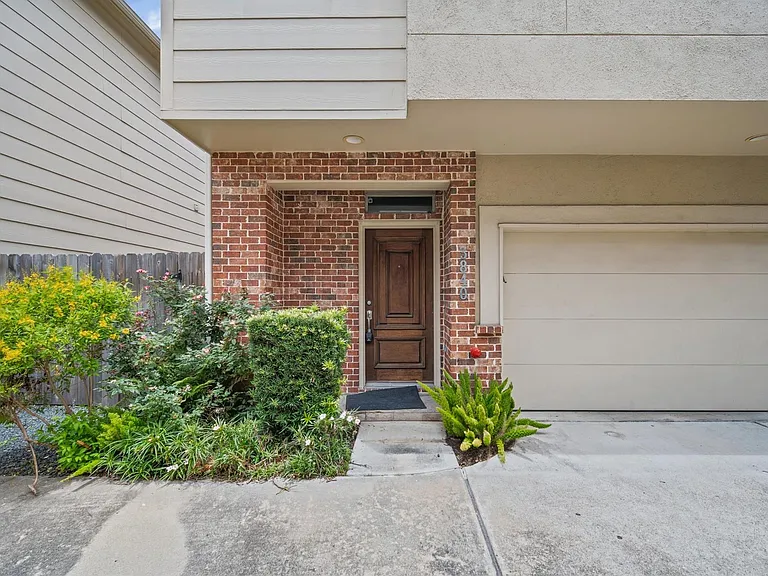 3840 Center St — Photo 2