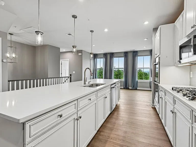 1735 Dunnington Pl — Photo 3