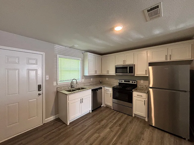 915 Ruth Ann Dr — Photo 4