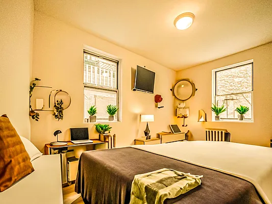 Rented by Manhattan Realty Group | media 5