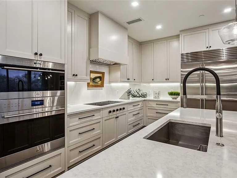 2520 Peachtree Rd #602 — Photo 8