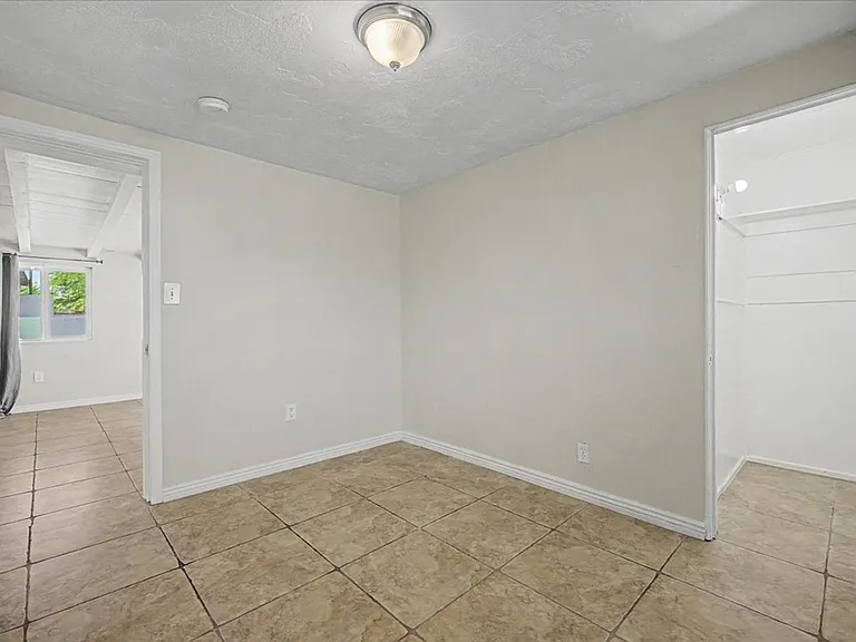 2120 E Silver St #B — Photo 19