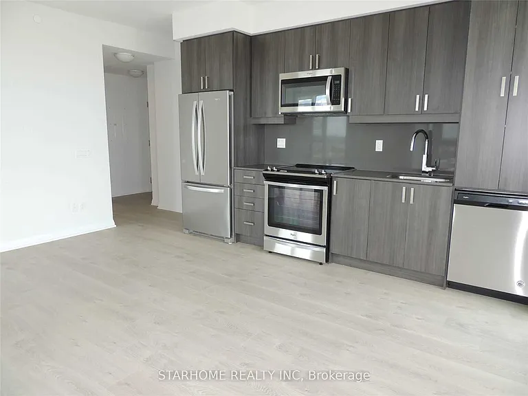 7895 Jane St #2015 — Photo 4