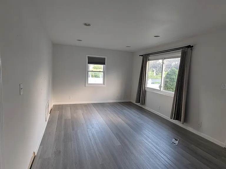 1029 E Blancke St — Photo 3