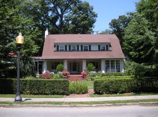 53 Beverly Rd, Great Neck, NY 11021