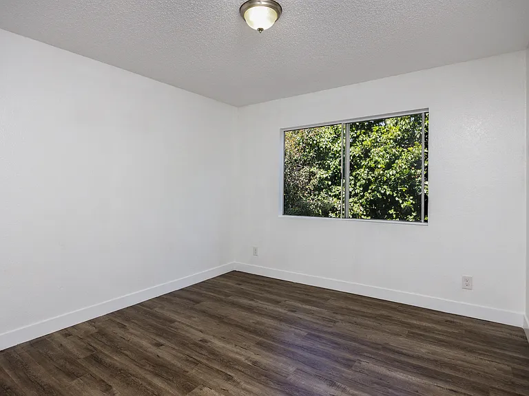 6021 Carlton Way — Photo 14