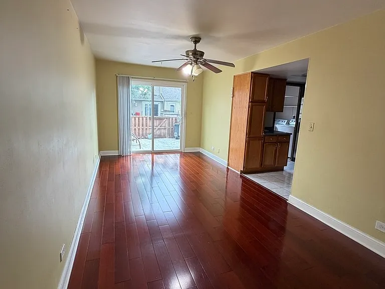 805 Bishop Ct #H — Photo 3