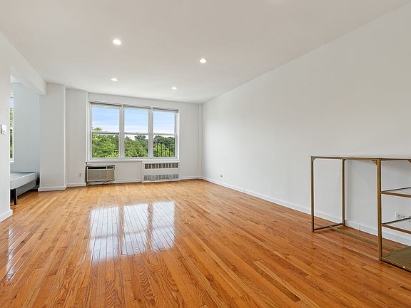 2nd image of 5730 Mosholu Ave APT 5D
