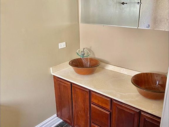 5th image of 6610 S Kenwood Ave APT 202