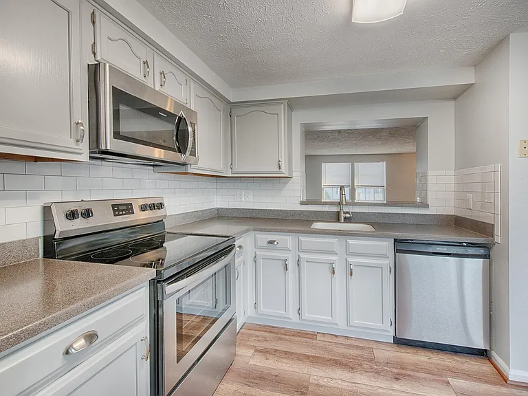 1018 Pirates Ct — Photo 3
