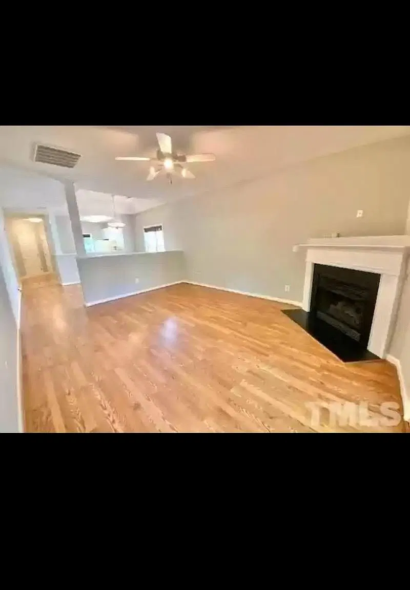 3 bed, 1350 sqft, $2,100 — Photo 4
