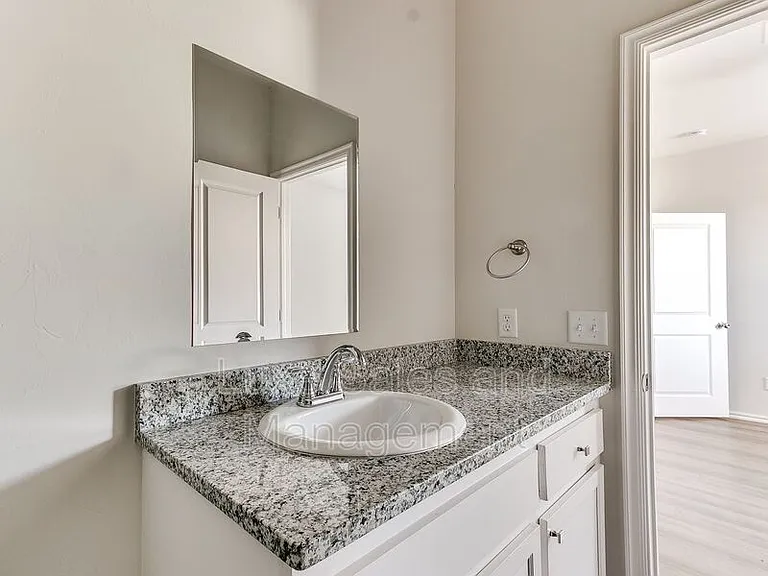 10530 Utica Dr — Photo 27