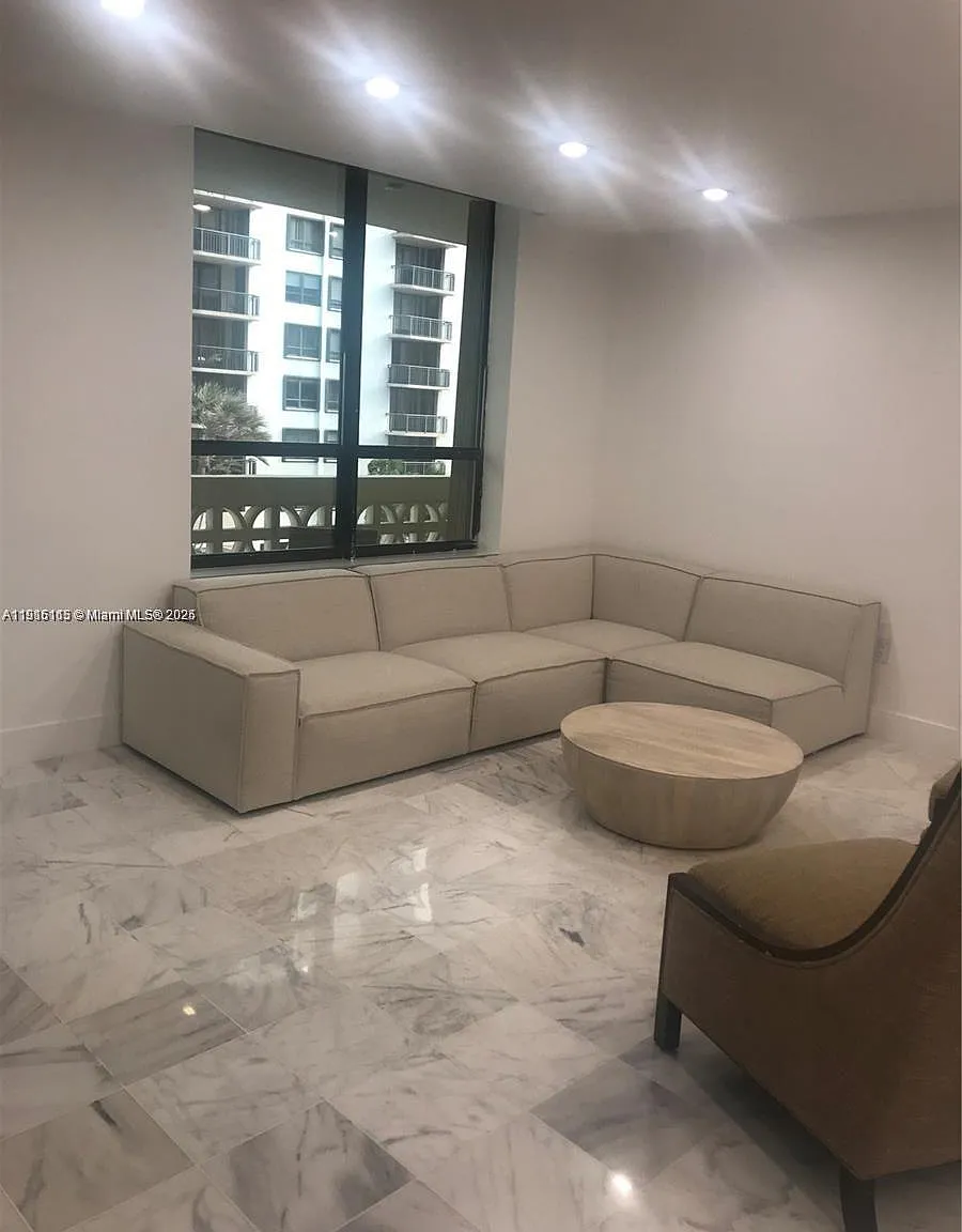 The Plaza Of Bal Harbour — Photo 2