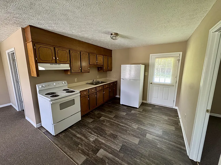 16467 Hampton Ln #G — Photo 6