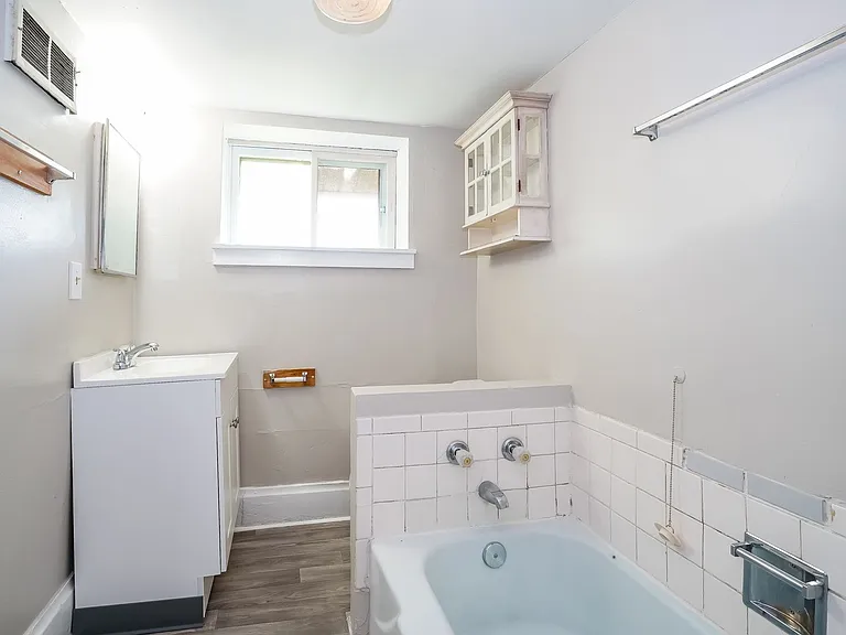 20 Vernon Ave — Photo 10