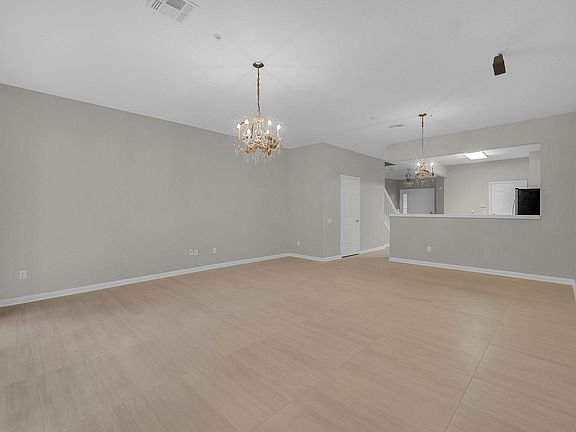 5th image of 6302 Daysbrook Dr Unit 102