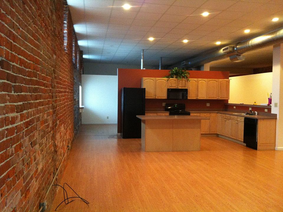 Living/kitchen/laundry