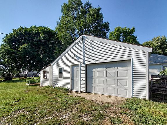 4th image of 460 2nd St NW