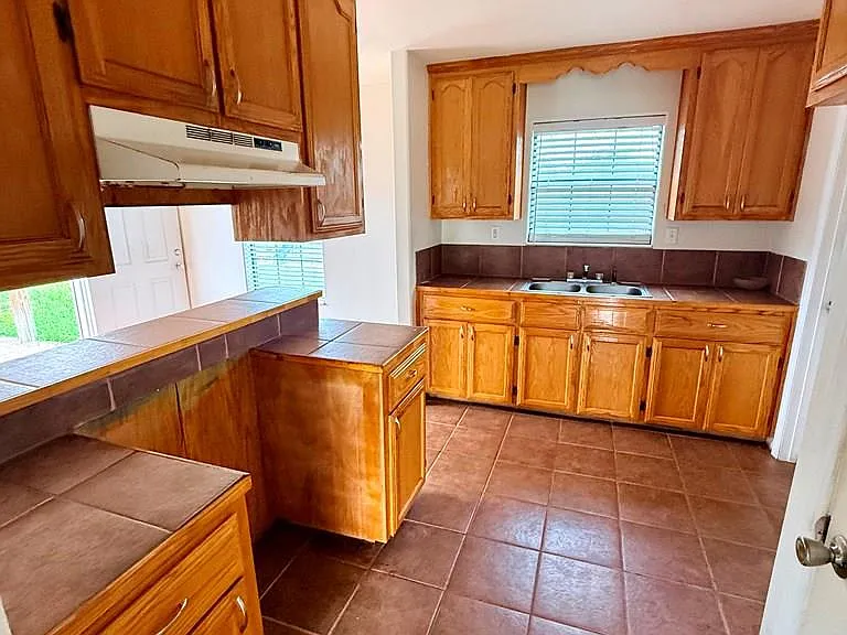 494 Ledesma Ave — Photo 5