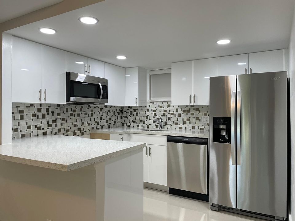 1st image of 8290 Lake Dr APT 411