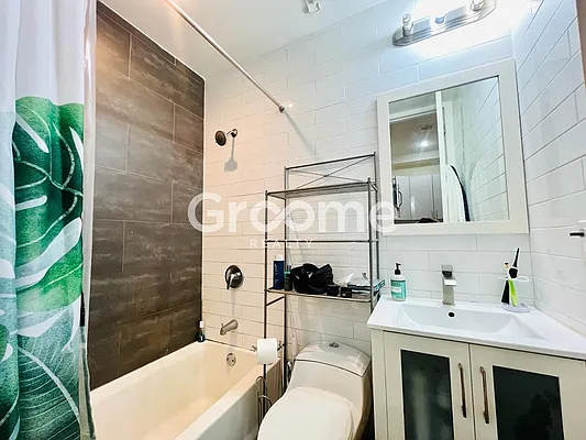 Rented by GROOME REALTY LLC | media 8