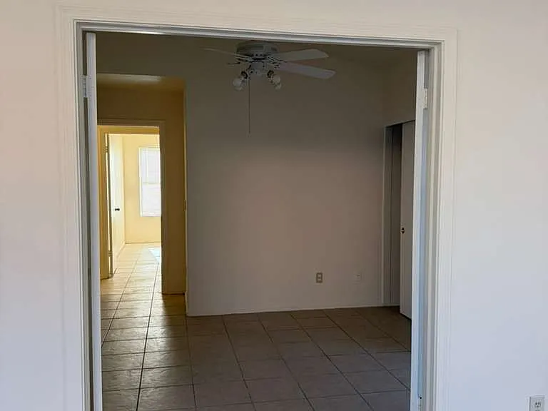 1181 W Chicago St — Photo 30