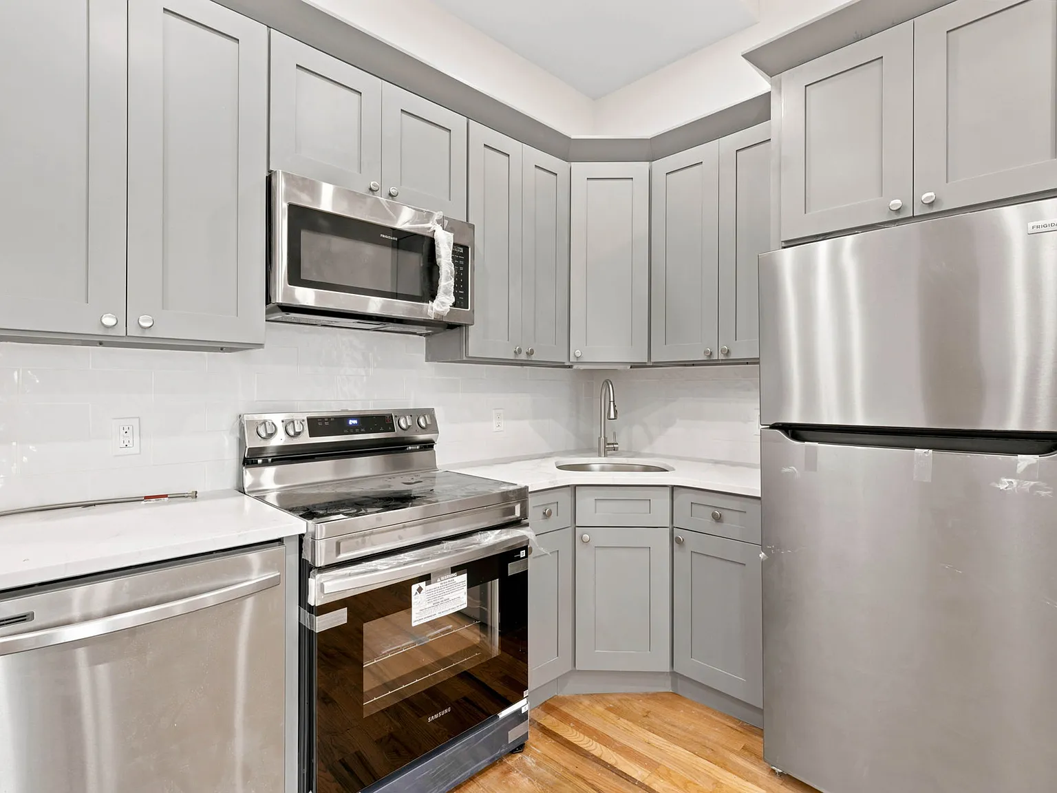 91 1st Pl — Photo 2
